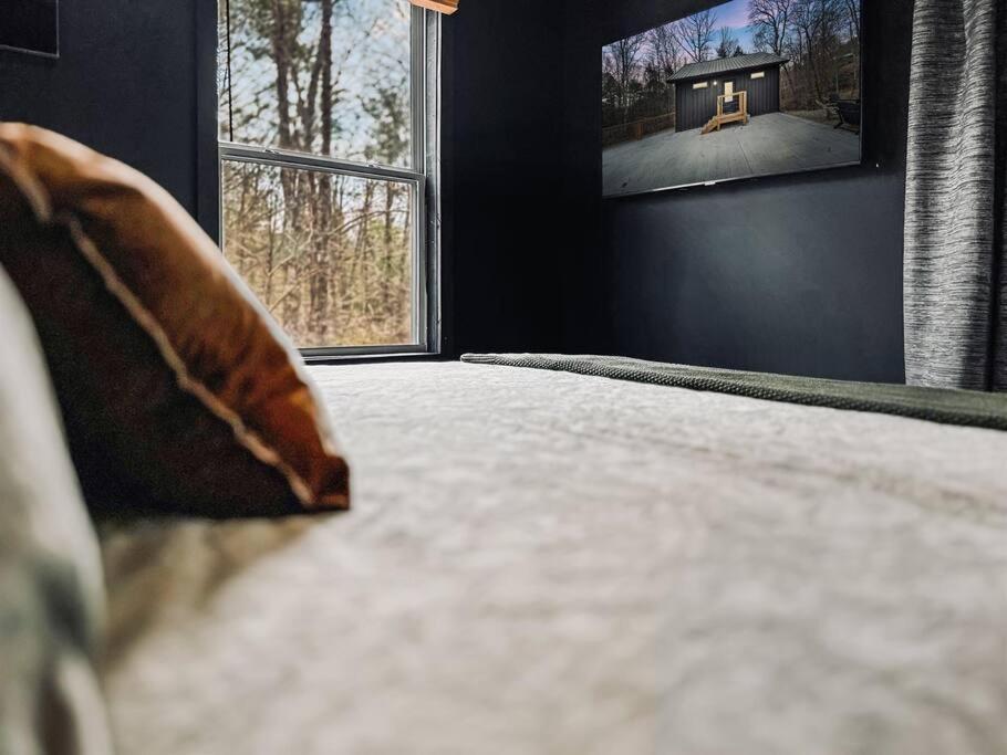 Holiday home Honeymoon Couples Secluded, Hot Tub, Views Sevierville